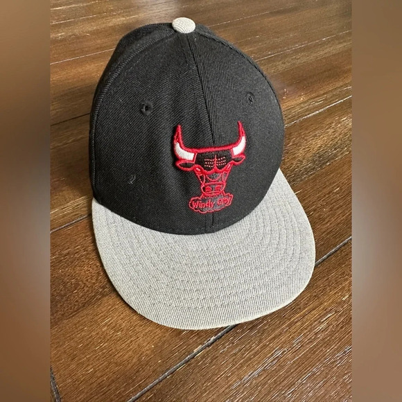 NWOT 9fifty Chicago Bulls youth hat - Picture 5 of 11